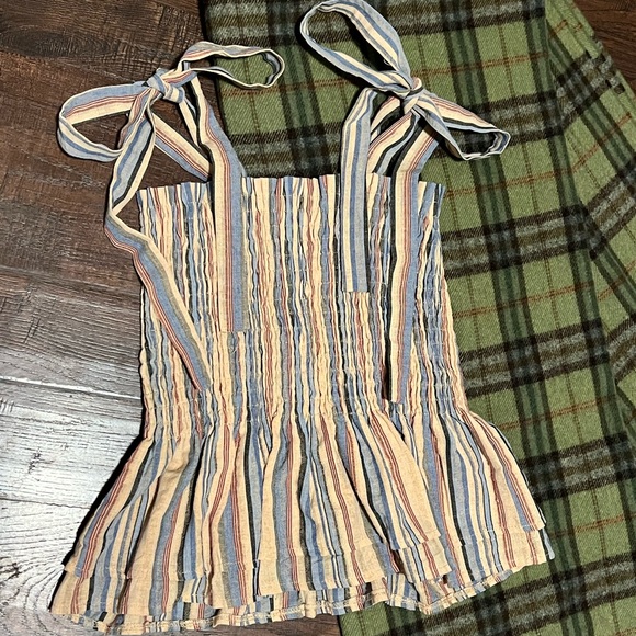 Linen Rouched Tie Tank Top - Picture 2 of 6